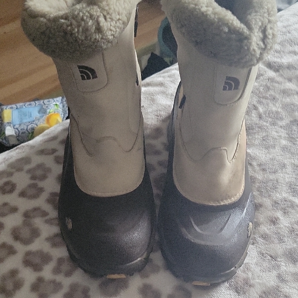 The North Face Beige and Black Snow Boots - Picture 5 of 7